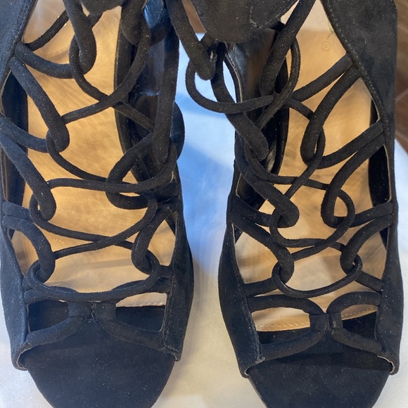 Black heels - Picture 4 of 8